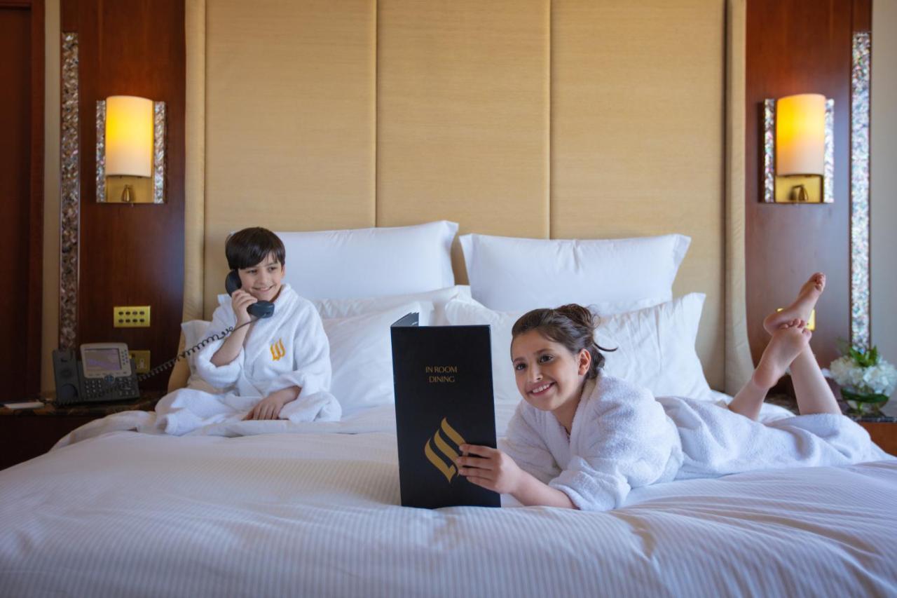 Jumeirah Messilah Beach Kuwait Kuwait City Exterior foto A guest at the hotel