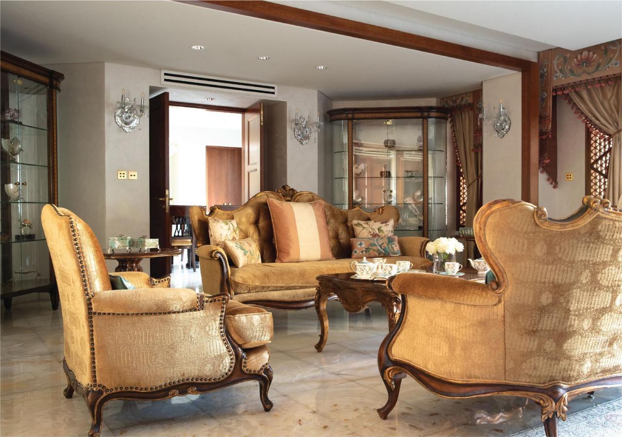 Jumeirah Messilah Beach Kuwait Kuwait City Exterior foto A living room in a luxury home