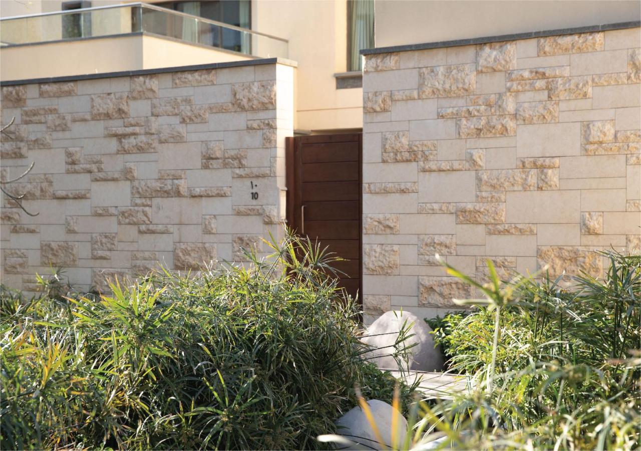 Jumeirah Messilah Beach Kuwait Kuwait City Exterior foto A house in the village