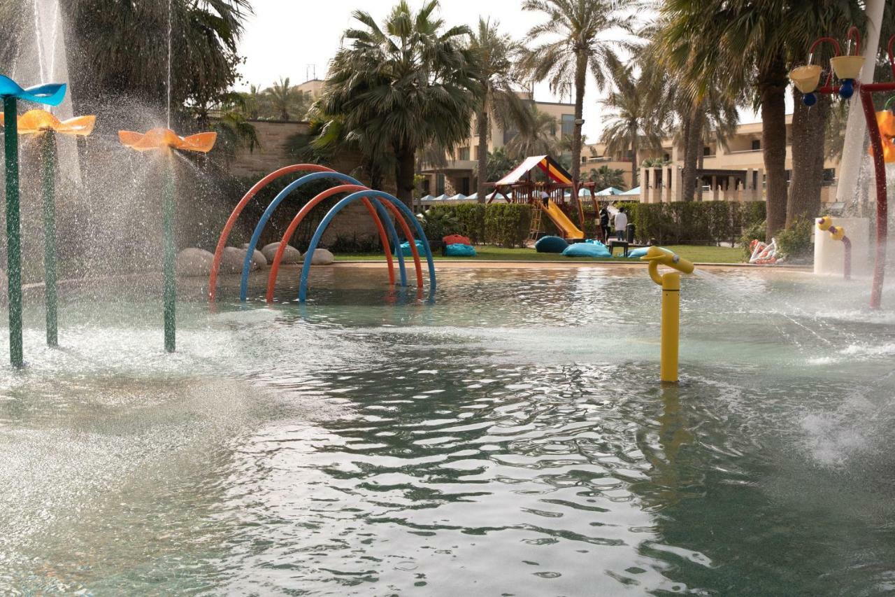 Jumeirah Messilah Beach Kuwait Kuwait City Exterior foto Splash the Sun Water Park